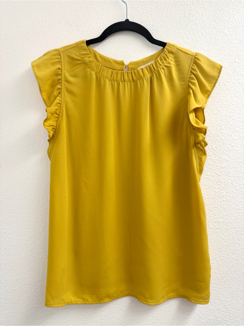 LOFT Women’s Mustard Ruffle Sleeve flowy Blouse size xs